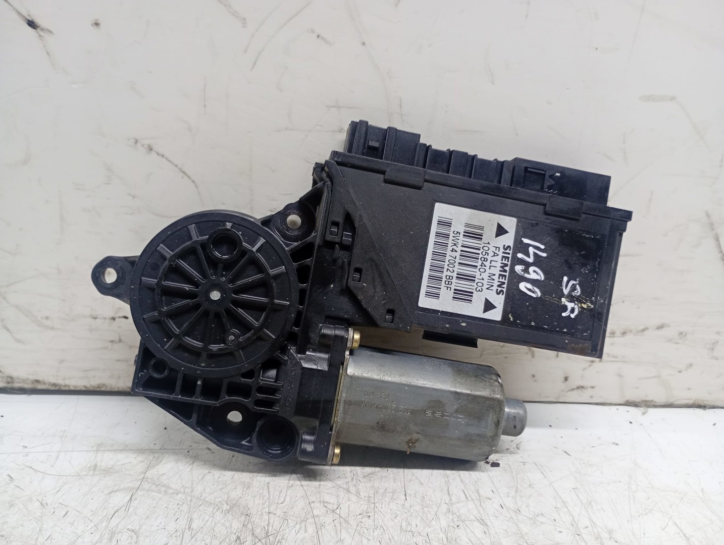 Motoras geam stanga fata 0130821765 Audi A4 B6 (2000 - 2005)