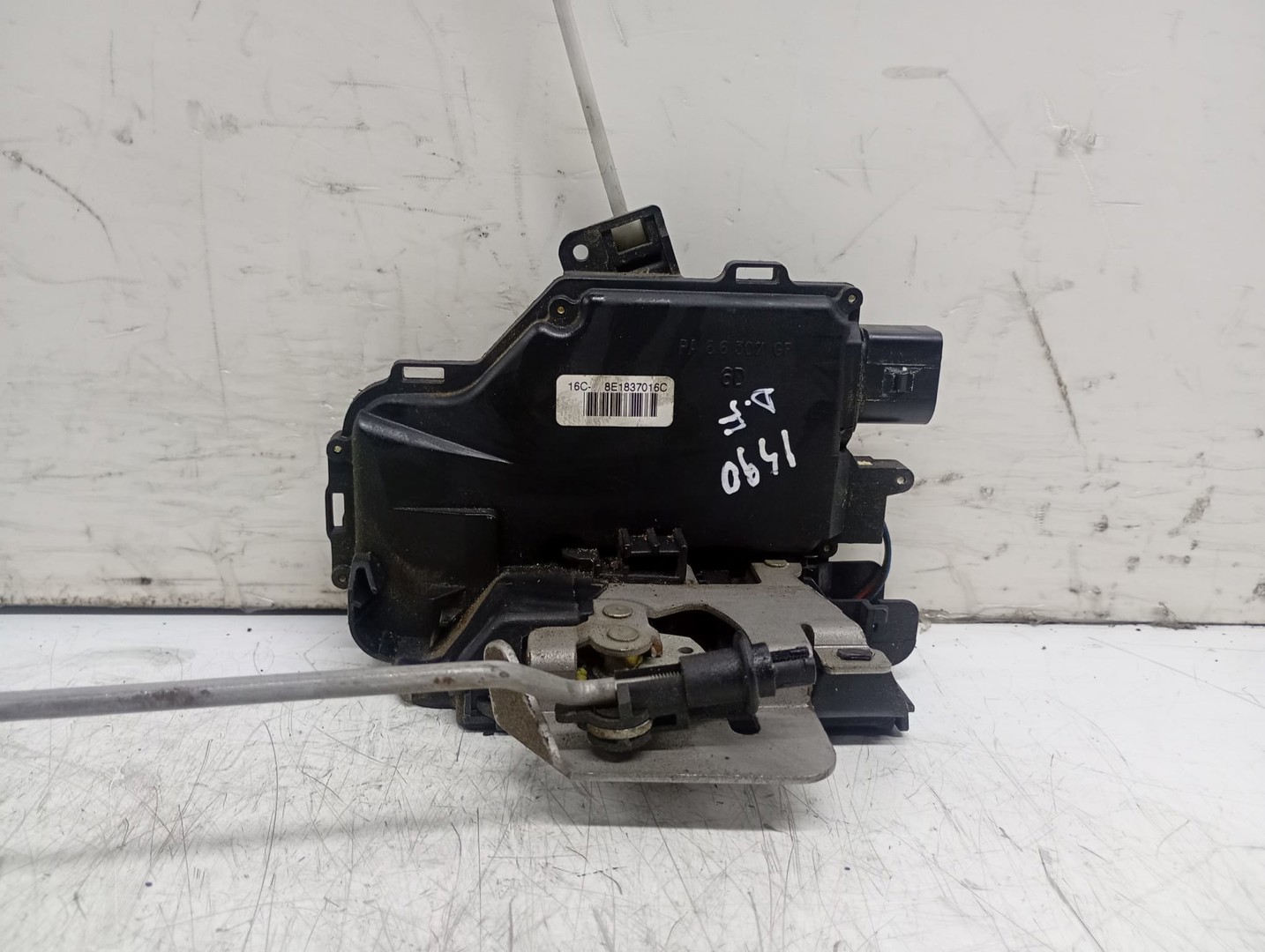 Broasca dreapta fata 8E1837016C Audi A4 B6 (2000 - 2005)