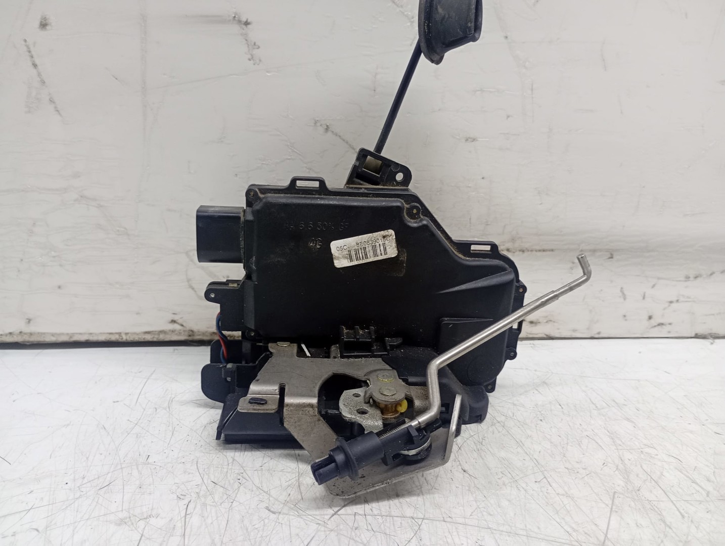 Broasca stanga spate 8E0839015C Audi A4 B6 (2000 - 2005)