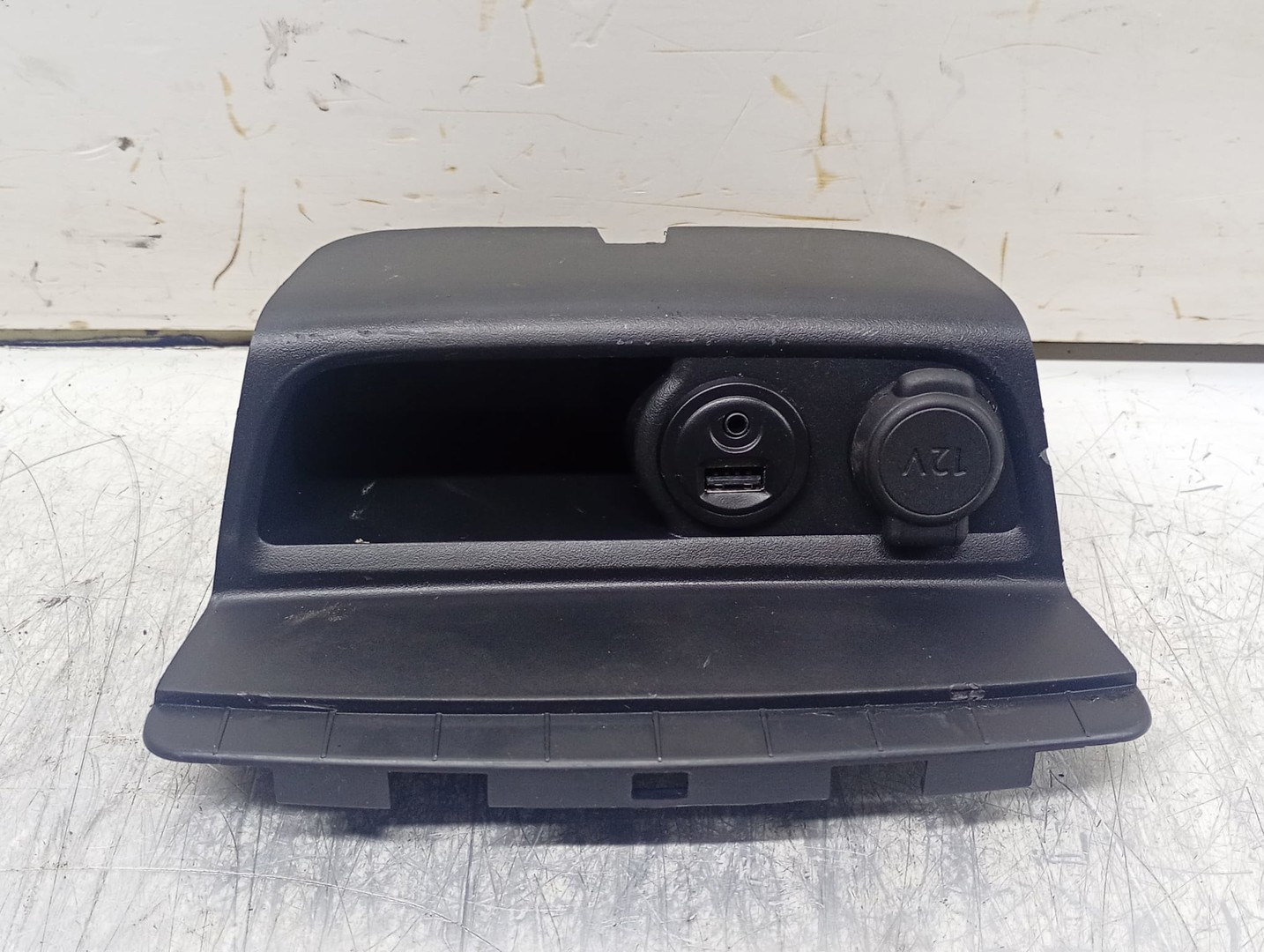 Slot USB 9674655277 Peugeot 208 1 (2012 - 2016)