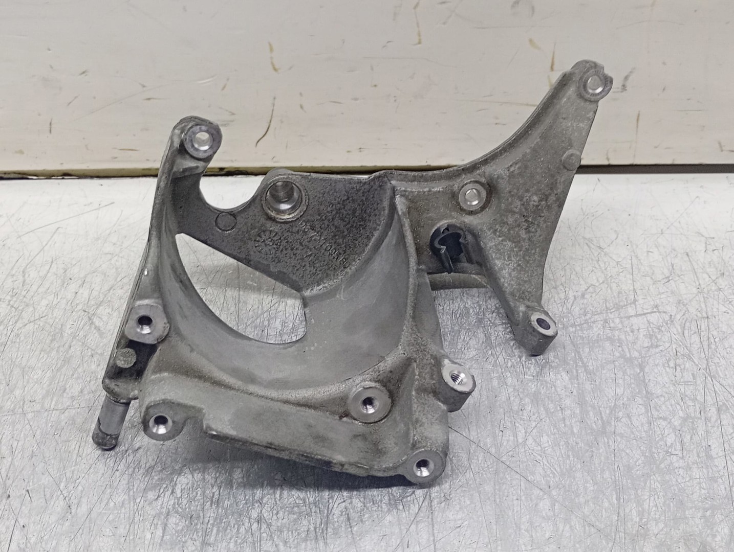 Suport filtru combustibil 9672309580 Peugeot 208 1 (2012 - 2016)