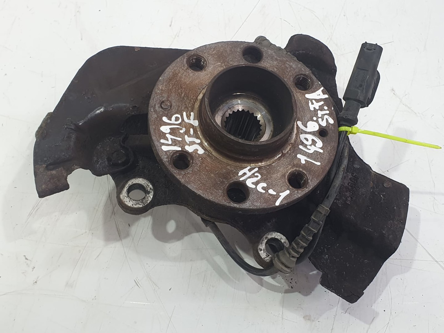 Fuzeta stanga fata Opel Corsa D (2006 - 2011)