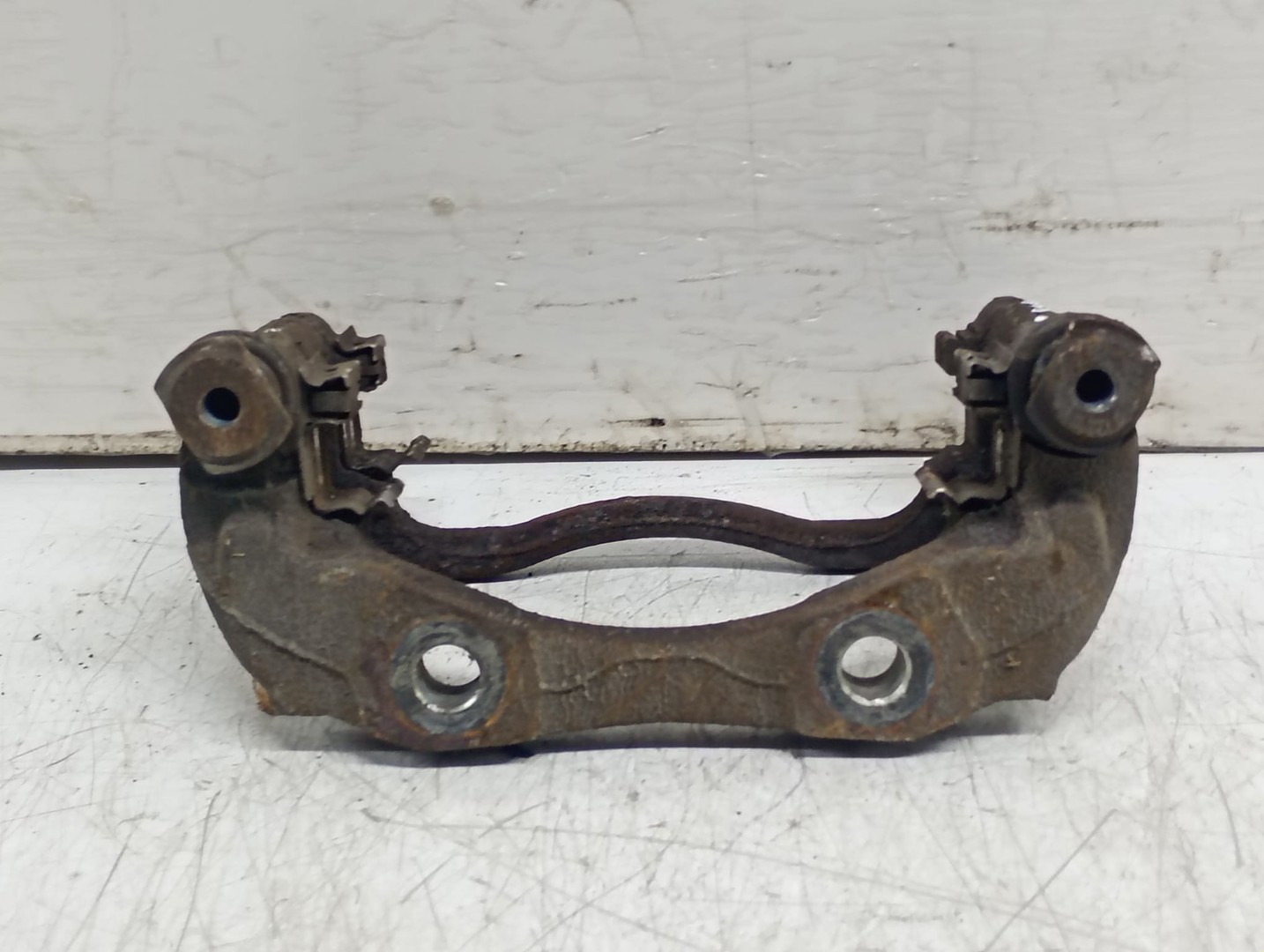 Suport etrier dreapta fata 0204L61379 Peugeot 208 1 (2012 - 2016)
