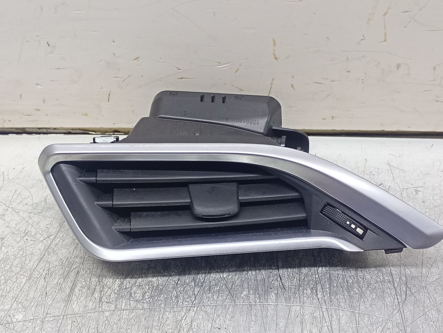 Grila ventilatie 9633131777 Peugeot 208 1 (2012 - 2016)