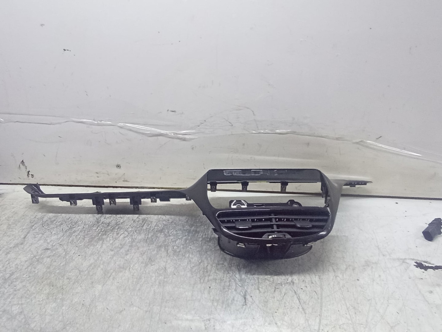Ornament bord 9673830077 Peugeot 208 1 (2012 - 2016)