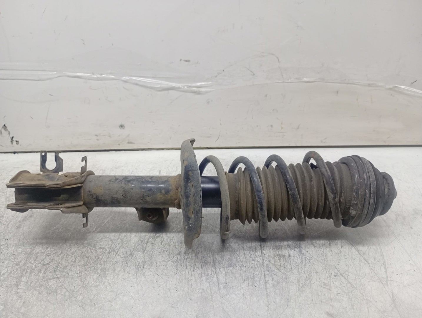 Amortizor cu arc stanga fata Opel Corsa D (2006 - 2011)