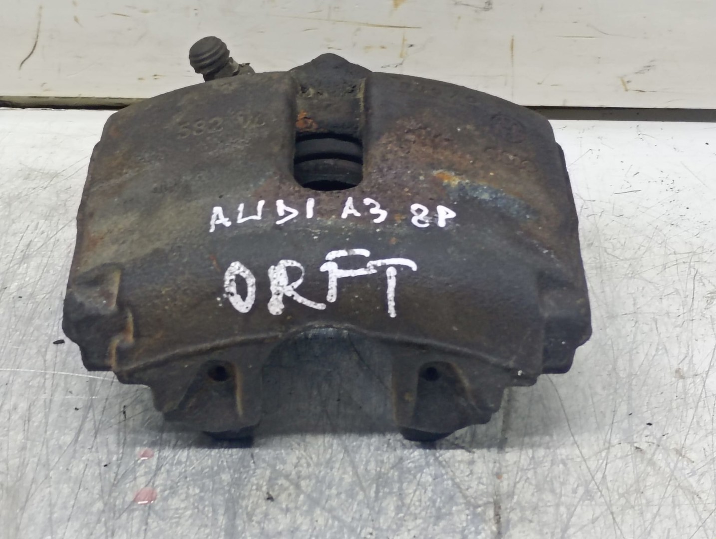 Etrier dreapta fata 582v4 Audi A3 8P (2003 - 2005)