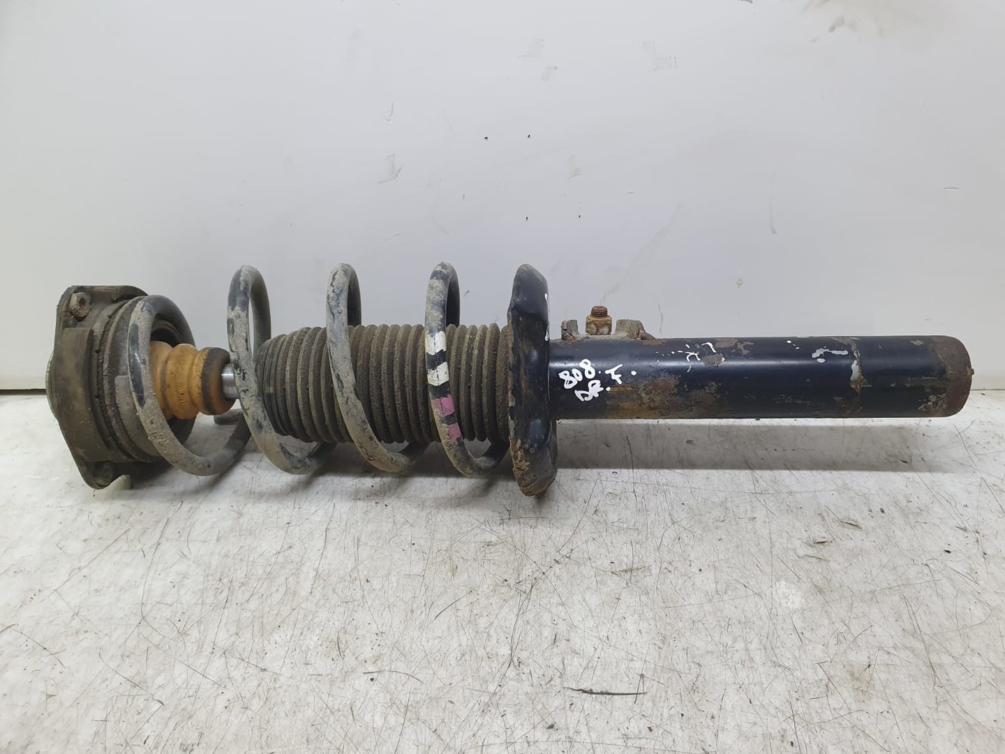Amortizor cu arc stanga fata Volkswagen Golf Plus 1 (2004 - 2009)