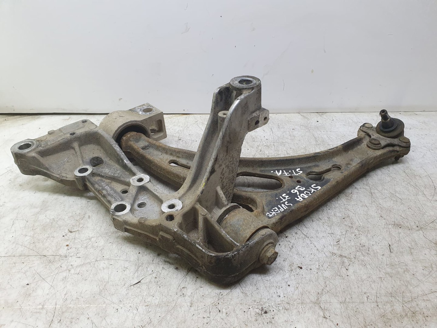 Brat suspensie stanga fata 1k0199295f Volkswagen Golf 5 (2003 - 2009)