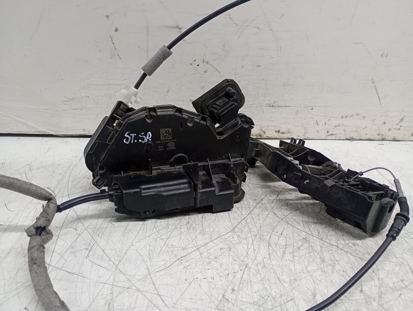 Broasca stanga spate 5TA839015E Volkswagen Passat B8 (2014 - 2020)