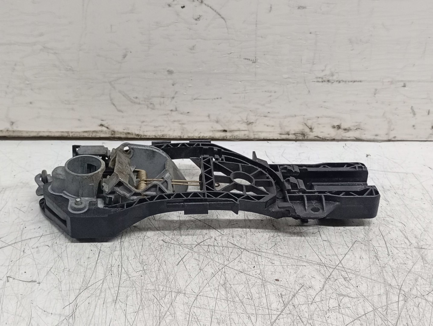 Suport maner exterior 3C0837885H stanga fata Volkswagen Passat B6 (2005 - 2010)