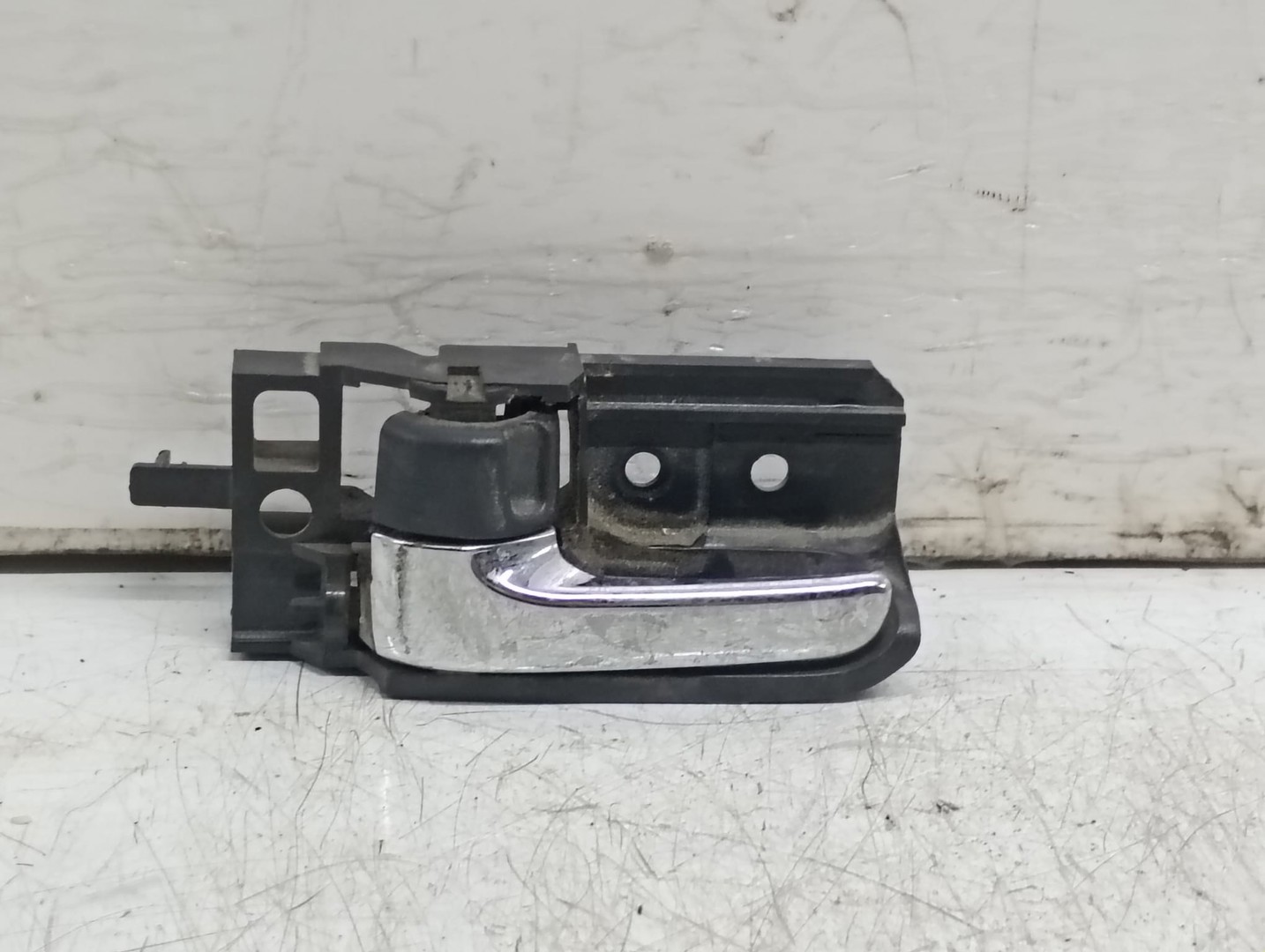 Maner interior stanga spate 50594A1 Toyota Avensis 2 T25 (2002 - 2006)