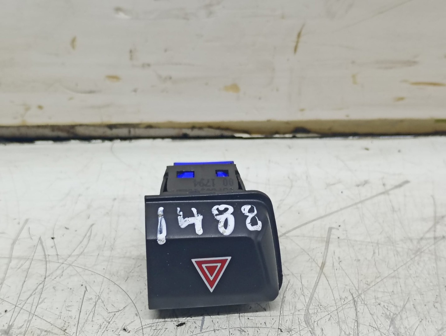 Buton avarii 96750916 Peugeot 208 1 (2012 - 2016)