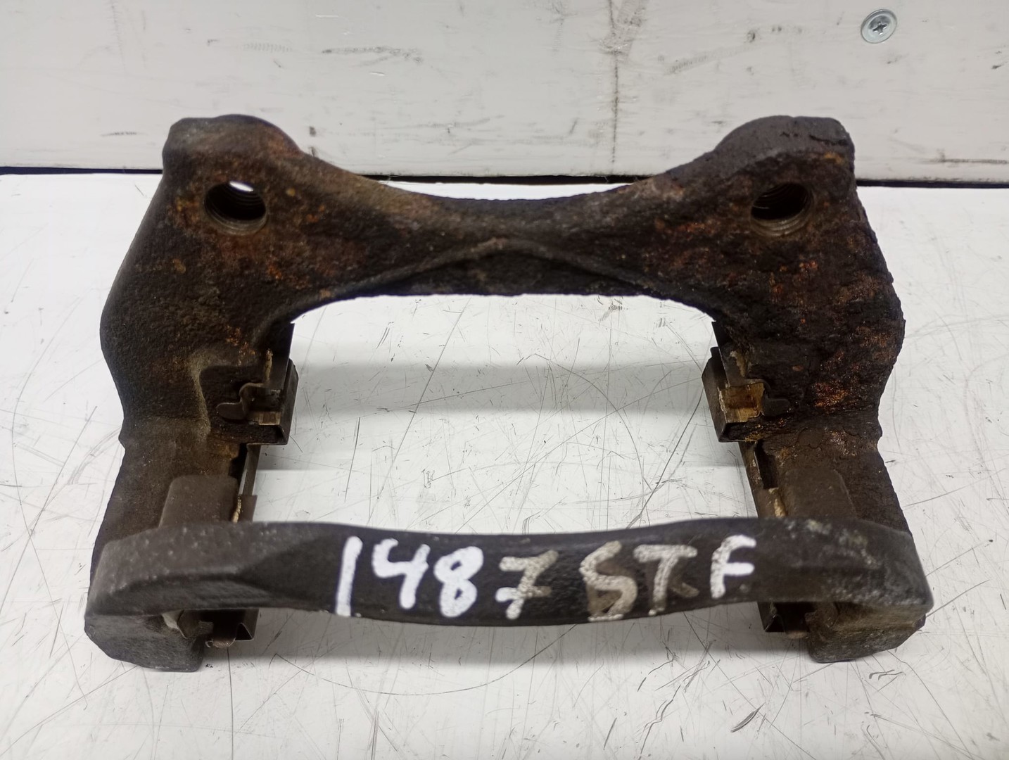 Suport etrier stanga fata Lancia Ypsilon 1 (2003 - 2006)