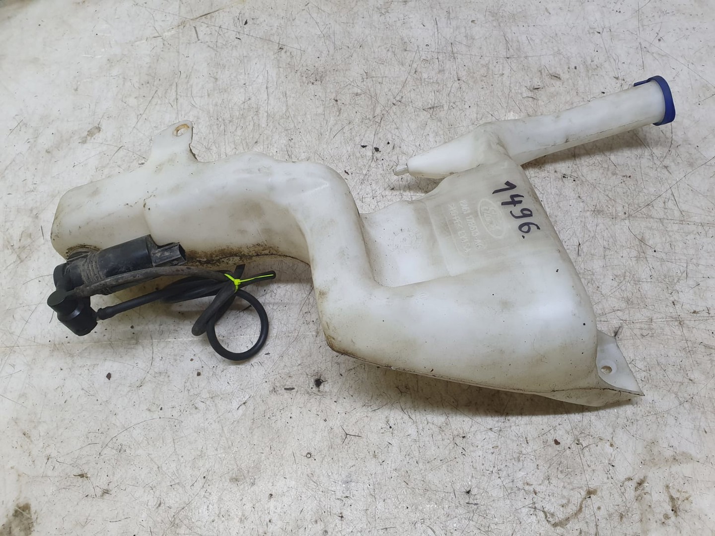 Vas lichid parbriz 8a61-17b613-ag 8a61-17k624-ab Ford Fiesta 6 (facelift) (2013 - 2020)
