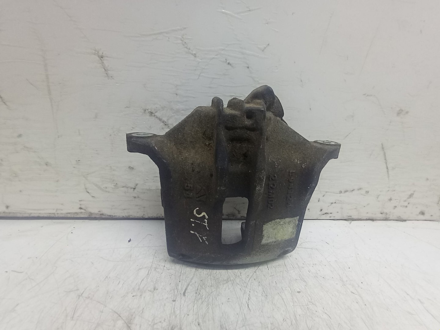 Etrier stanga fata L94124 Citroen C4 Cactus 1 (2014 - 2018)