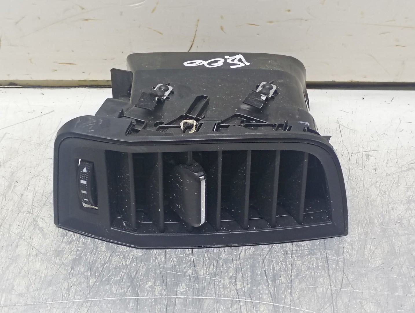 Grila ventilatie bord 57A820951 Skoda Karoq 1 (2017 - 2025)