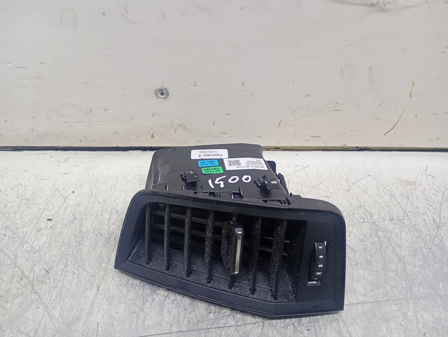 Grila ventilatie bord 57A819701 Skoda Karoq 1 (2017 - 2025)