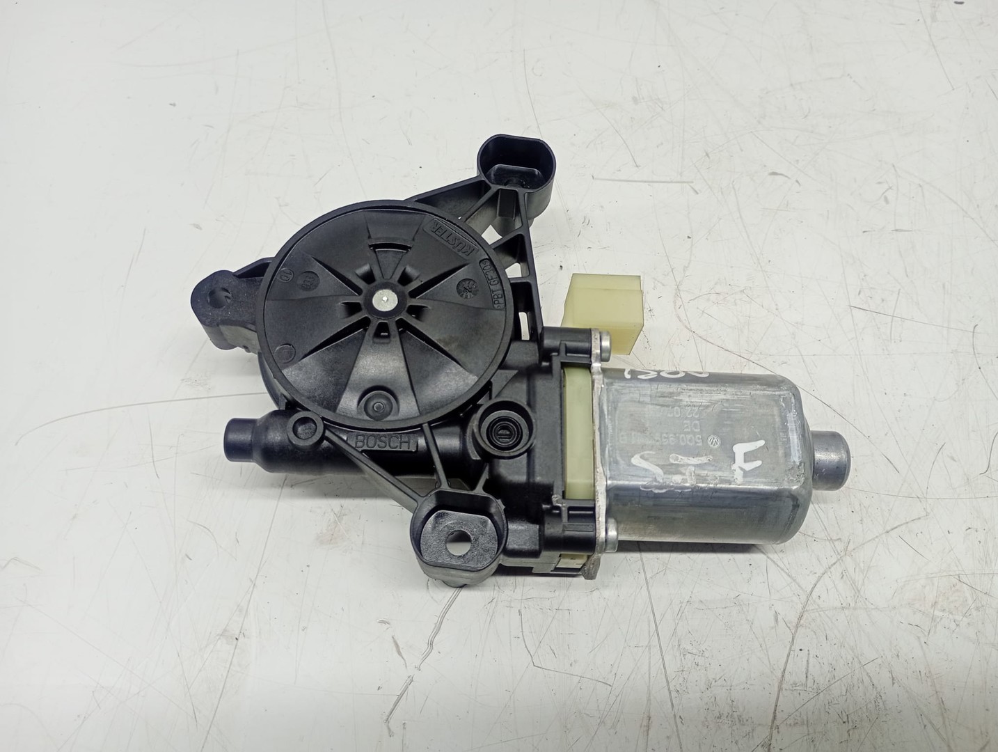 Motoras geam stanga fata 5q0959801b Skoda Karoq 1 (2017 - 2025)