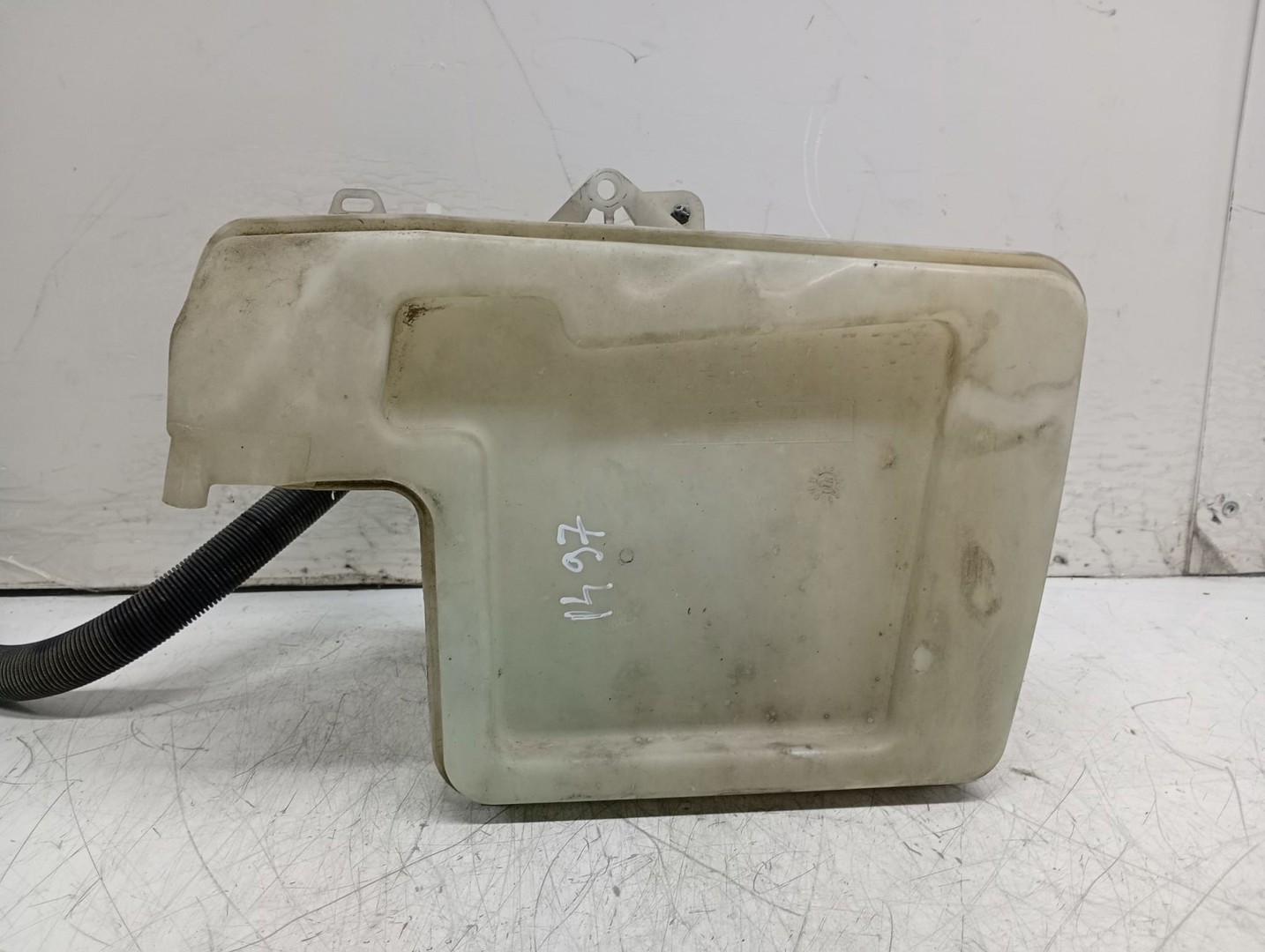 Vas lichid parbriz 61667034967 BMW Seria 5 E60/E61 (2003 - 2007)
