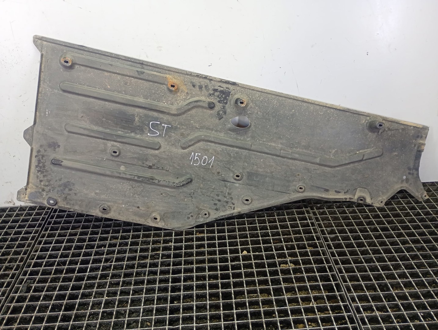 Scut caroserie stanga 51717020533 BMW Seria 7 E65/E66 (facelift) (2005 - 2008)