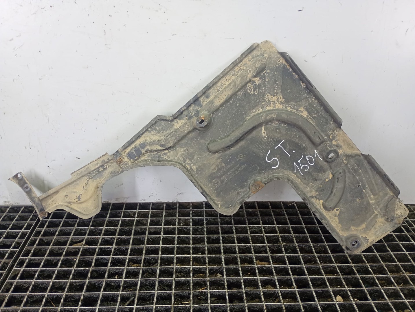 Scut caroserie stanga 51717020537 BMW Seria 7 E65/E66 (facelift) (2005 - 2008)