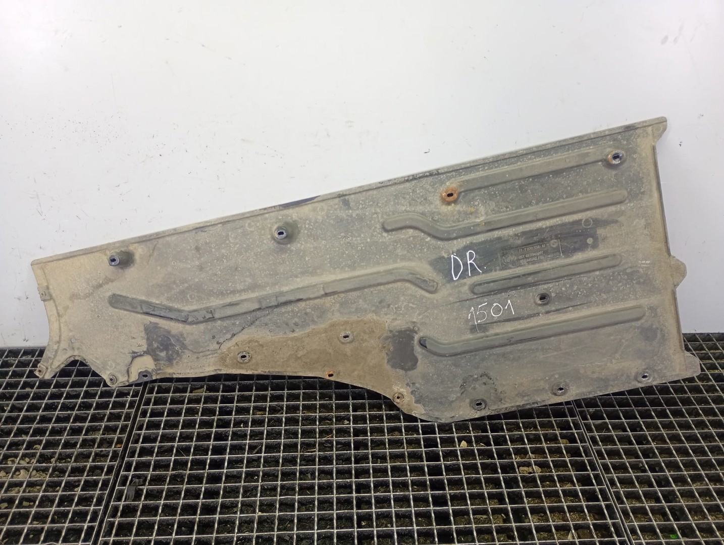 Scut caroserie dreapta 51717020534 BMW Seria 7 E65/E66 (facelift) (2005 - 2008)