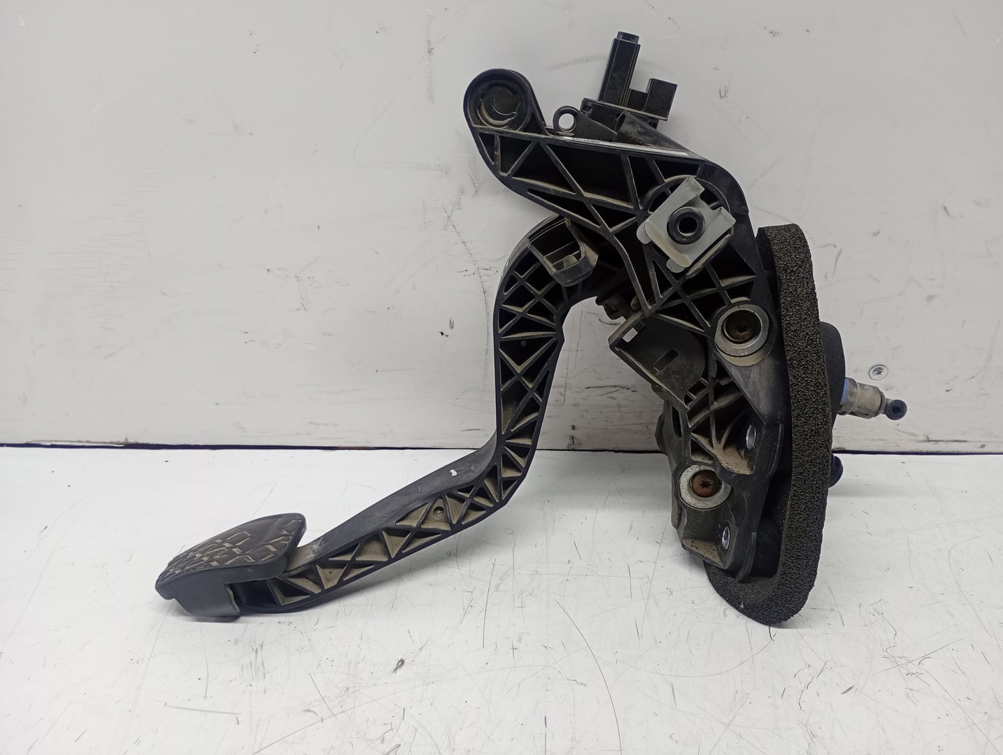Pedala ambreiaj ay117b633 Ford Fiesta 6 (facelift) (2013 - 2020)