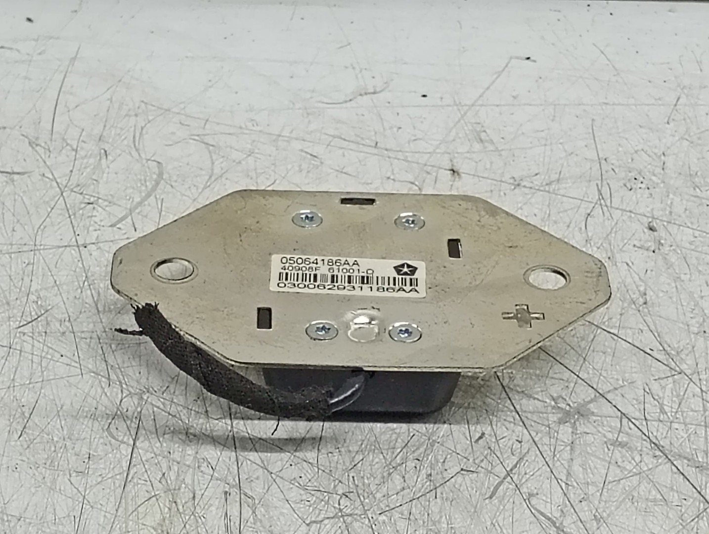 Antena gps 05064186AA BMW Seria 5 E60/E61 (2003 - 2007)