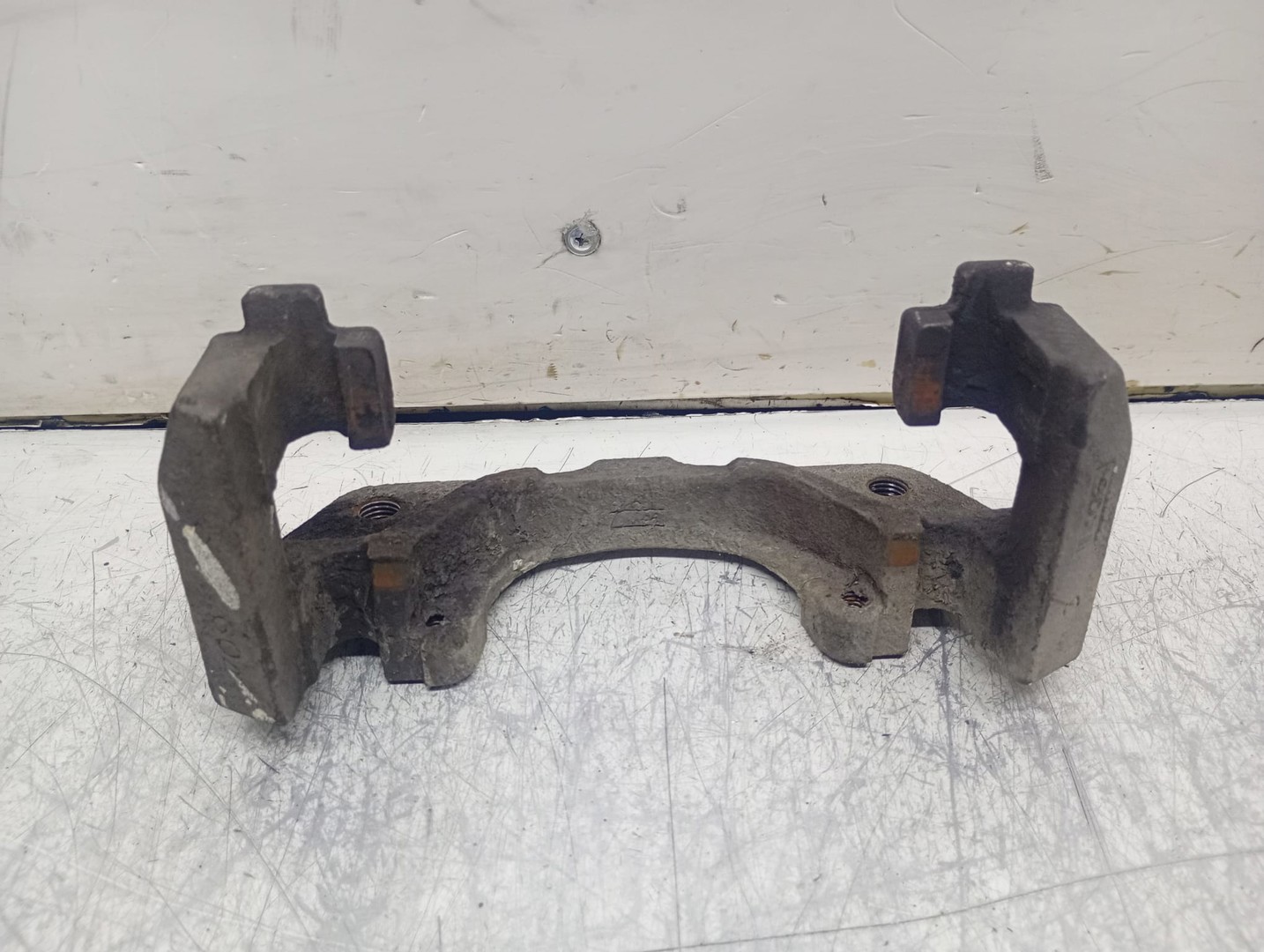 Suport etrier stanga fata BMW Seria 5 E60/E61 (2003 - 2007)