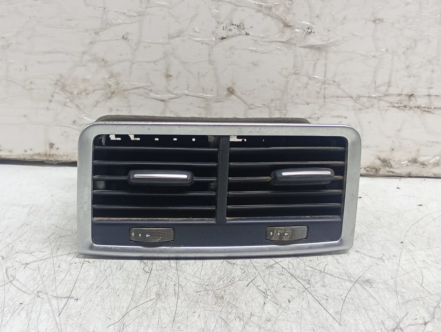 Grila ventilatie 4L0819203 Audi Q7 4L (2005 - 2009)