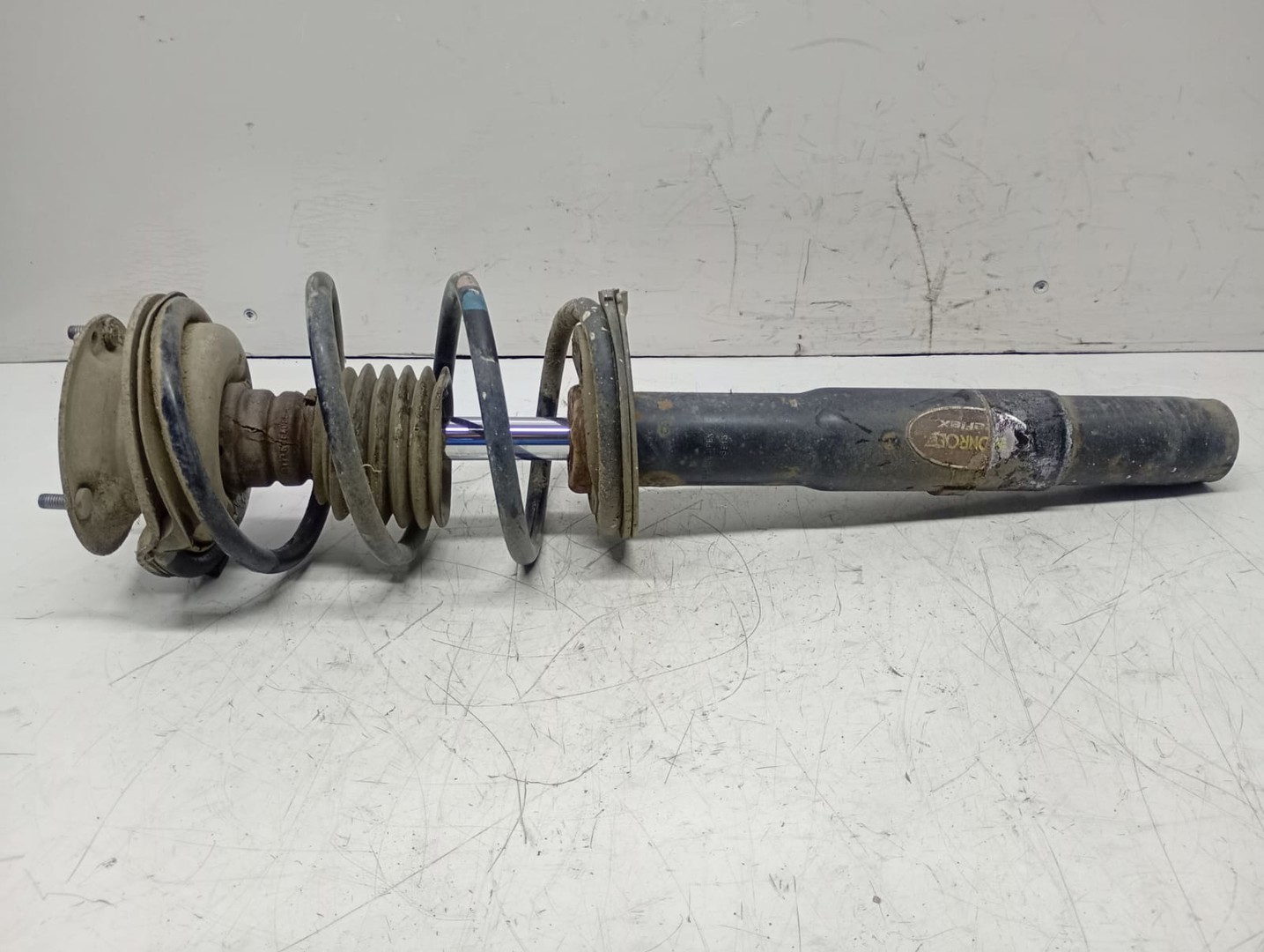 Amortizor cu arc stanga fata e4645l BMW Seria 5 E60/E61 (2003 - 2007)