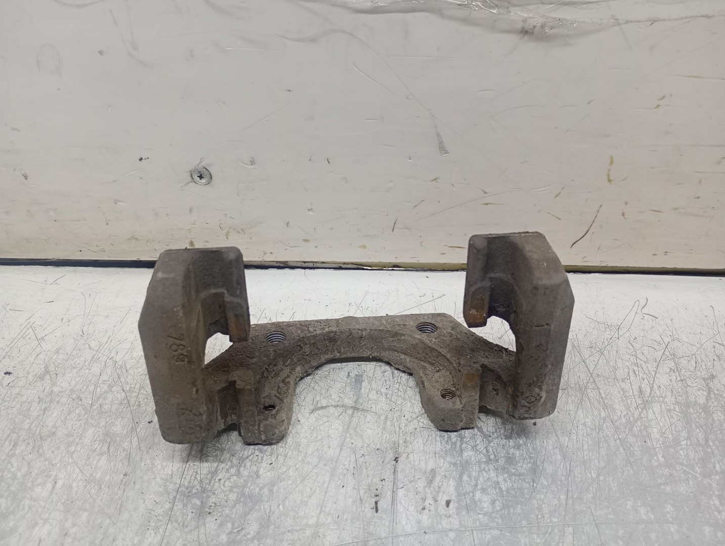 Suport etrier dreapta spate BMW Seria 5 E60/E61 (2003 - 2007)