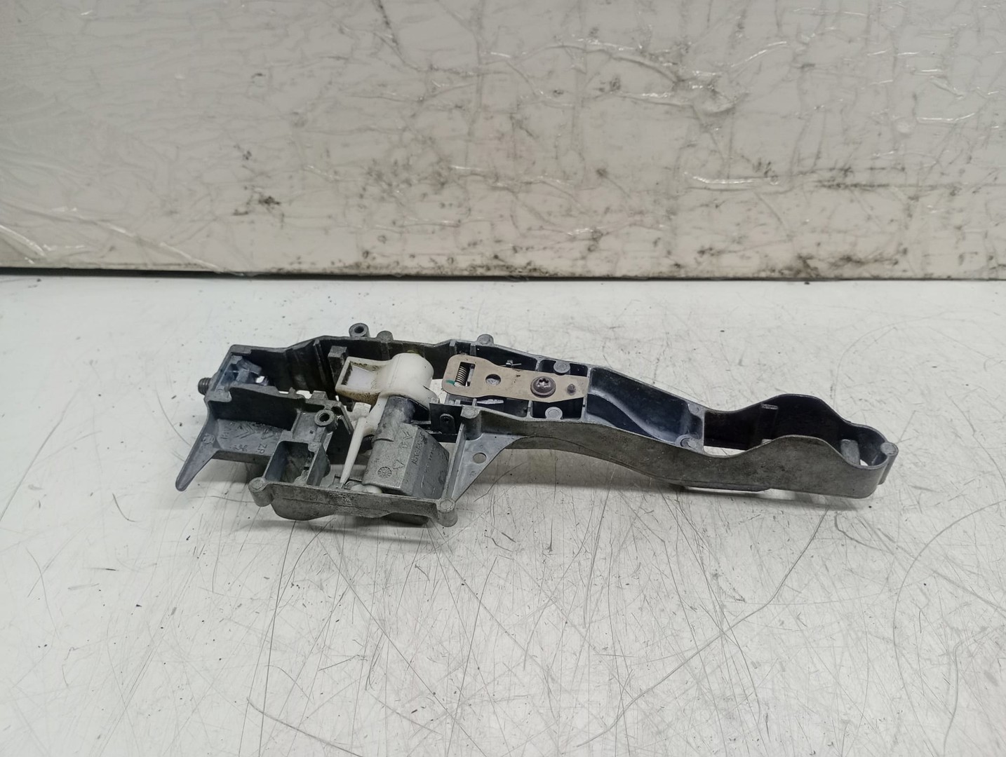 Suport maner exterior 1199D4 dreapta fata Peugeot 308 T7 (2007 - 2011)