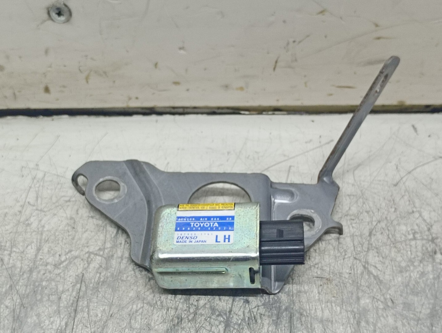 Senzor impact 89834-42020 Toyota RAV4 CA20 (facelift) (2003 - 2006)
