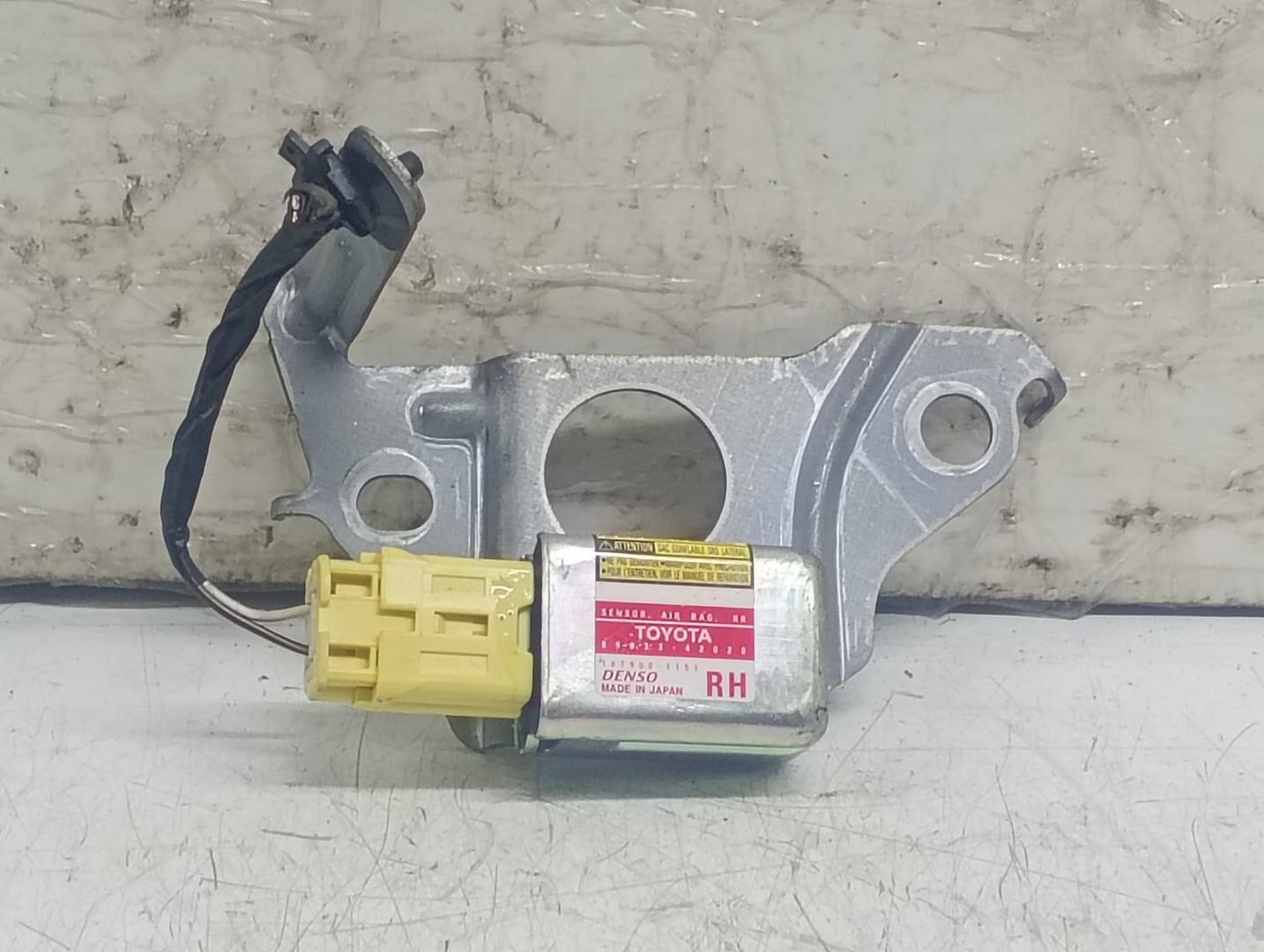 Senzor impact 89833-42020 Toyota RAV4 CA20 (facelift) (2003 - 2006)