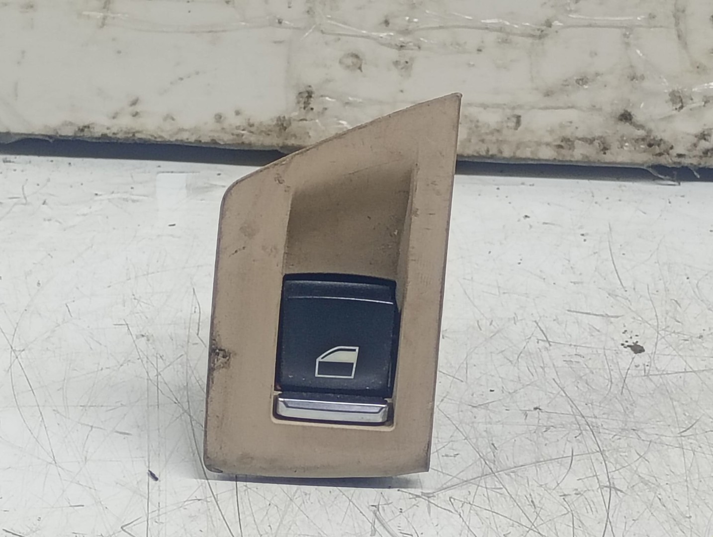 Buton geam 9163527-01 BMW Seria 5 F07/F10/F11 (2009 - 2013)