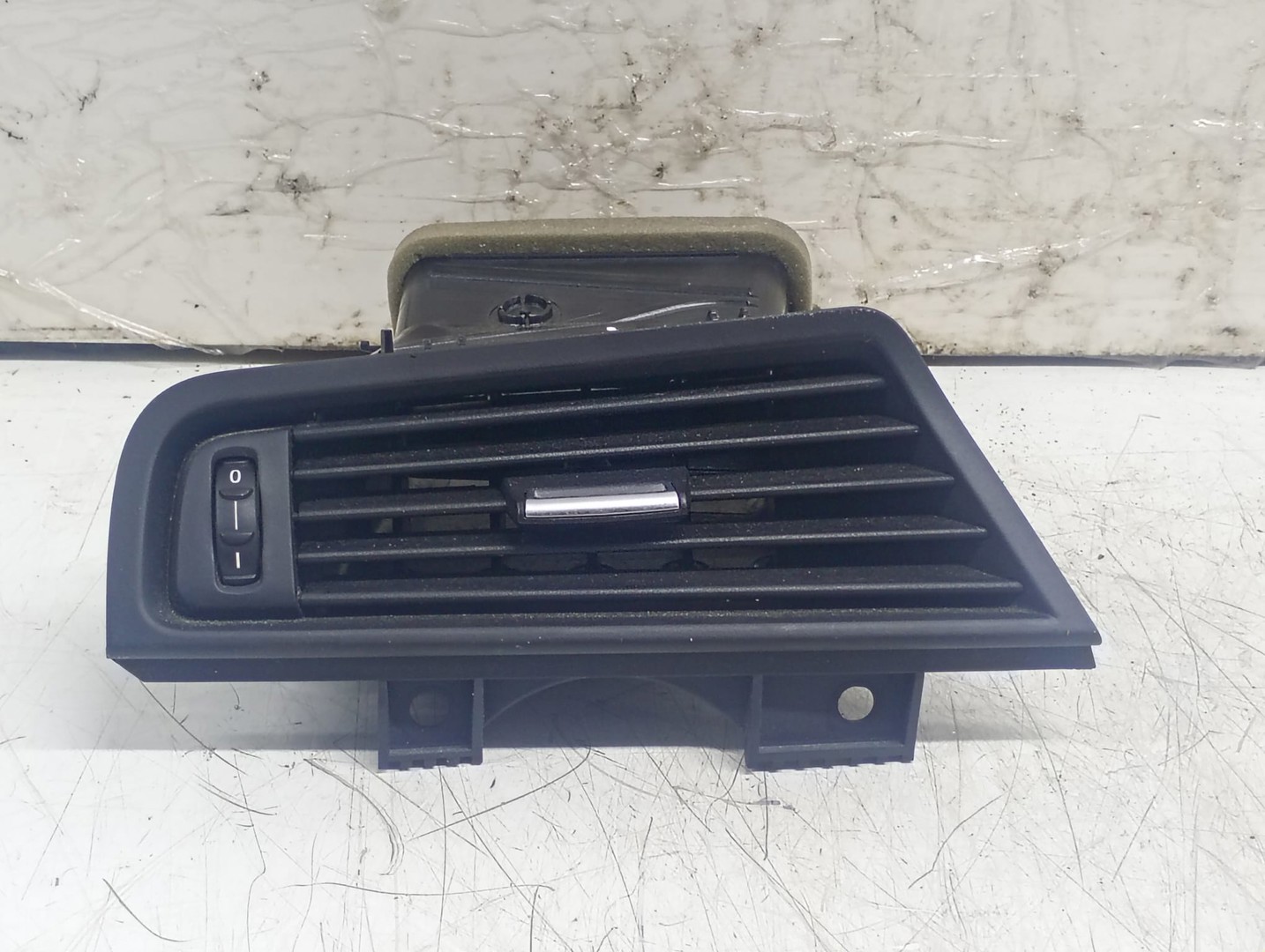 Grila ventilatie 64229166887 BMW Seria 5 F07/F10/F11 (2009 - 2013)