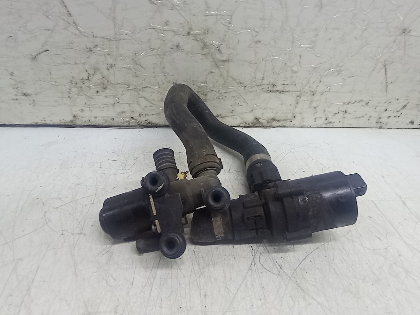 Pompa apa 64116920226 70207801 BMW Seria 5 E60/E61 (2003 - 2007)