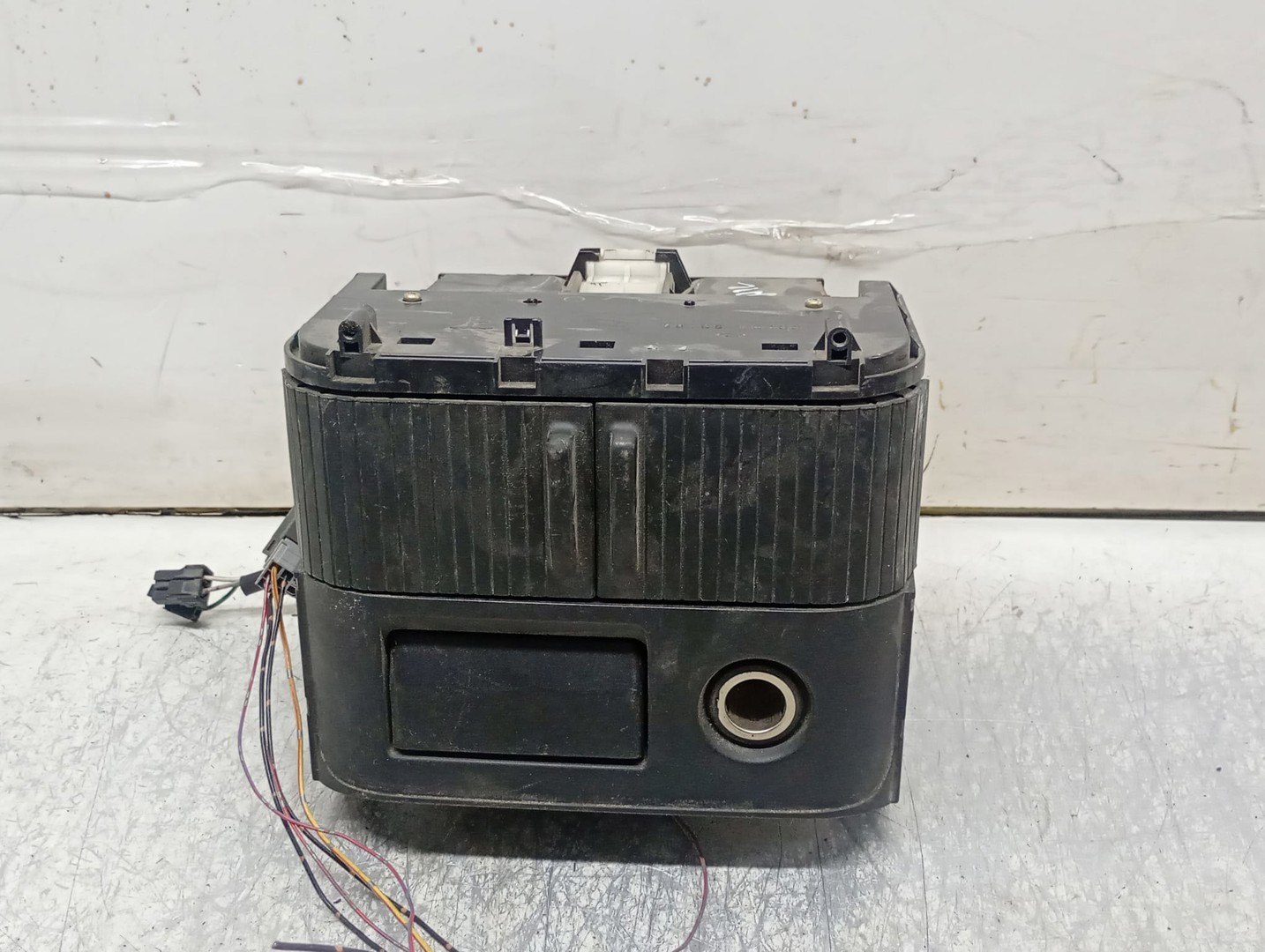 Spatiu Depozitare 68108EQ400 Nissan X-Trail T30 (facelift) (2003 - 2007)