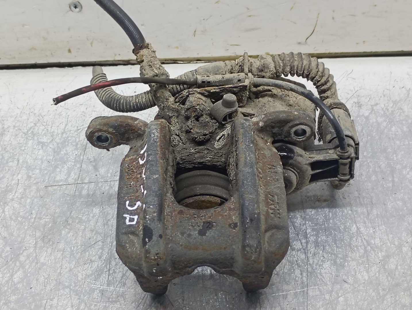 Etrier dreapta spate 32345699 BMW Seria 5 F07/F10/F11 (2009 - 2013)