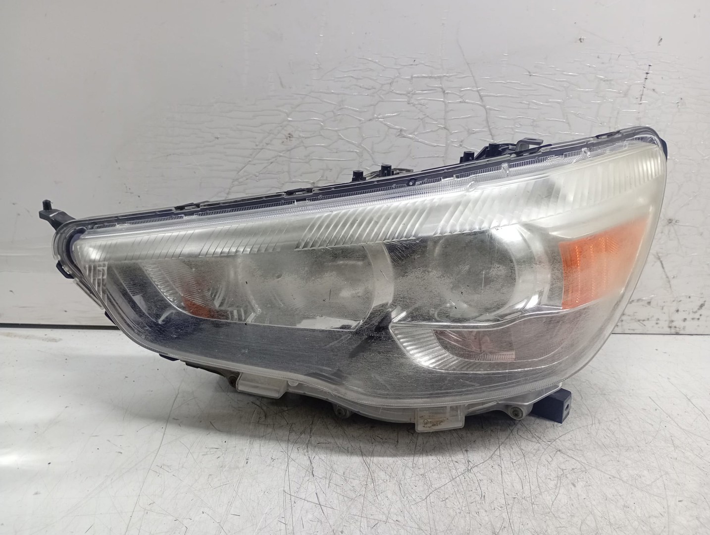 Far stanga Mitsubishi ASX 1 (2010 - 2012)