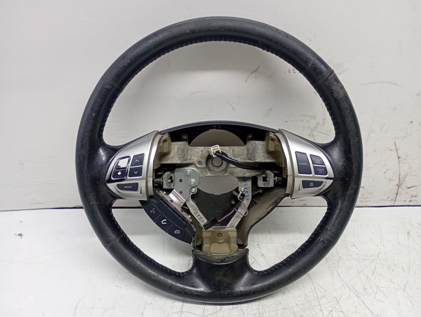 Volan in 3 spite cu comenzi Mitsubishi ASX 1 (2010 - 2012)