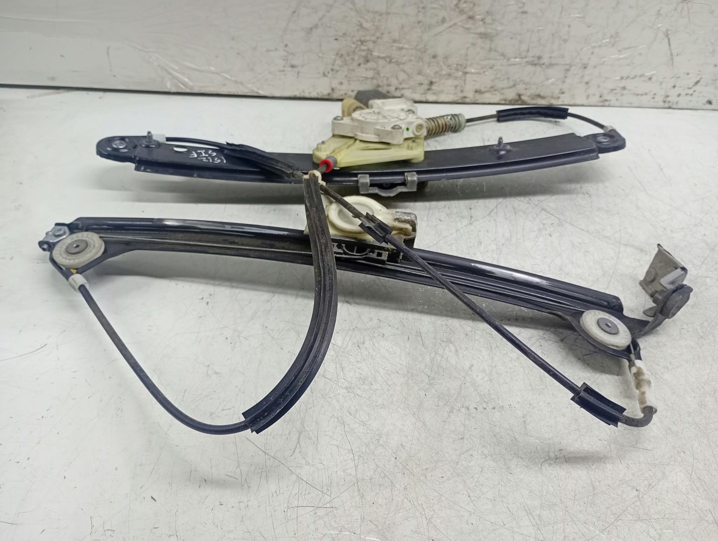 Macara geam stanga fata E007081005 7286141 BMW Seria 1 E81/E82/E87/E88 (facelift) (2007 - 2012)
