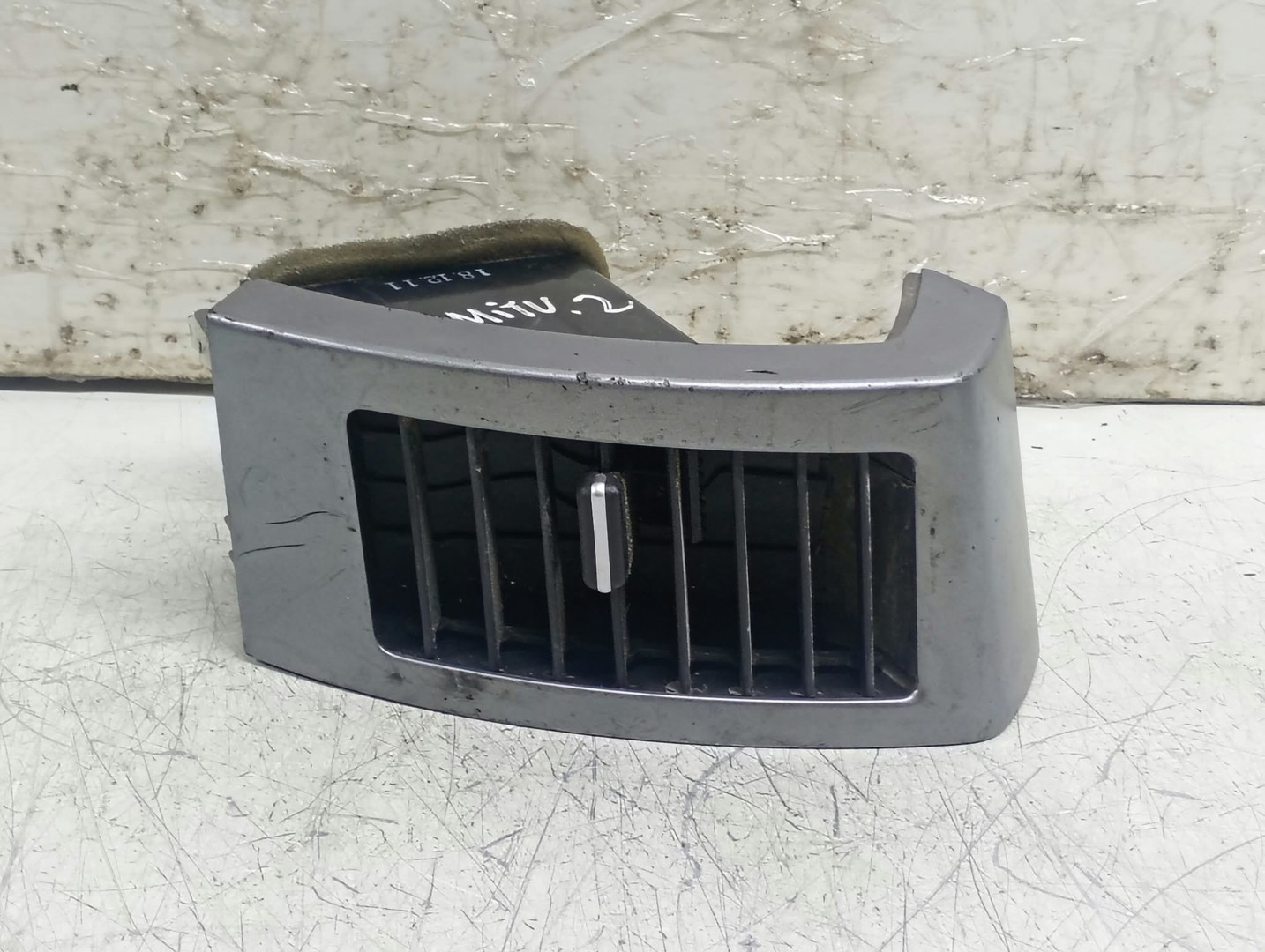 Grila ventilatie bord 8030A025ZZ Mitsubishi Outlander 2 (2005 - 2009)