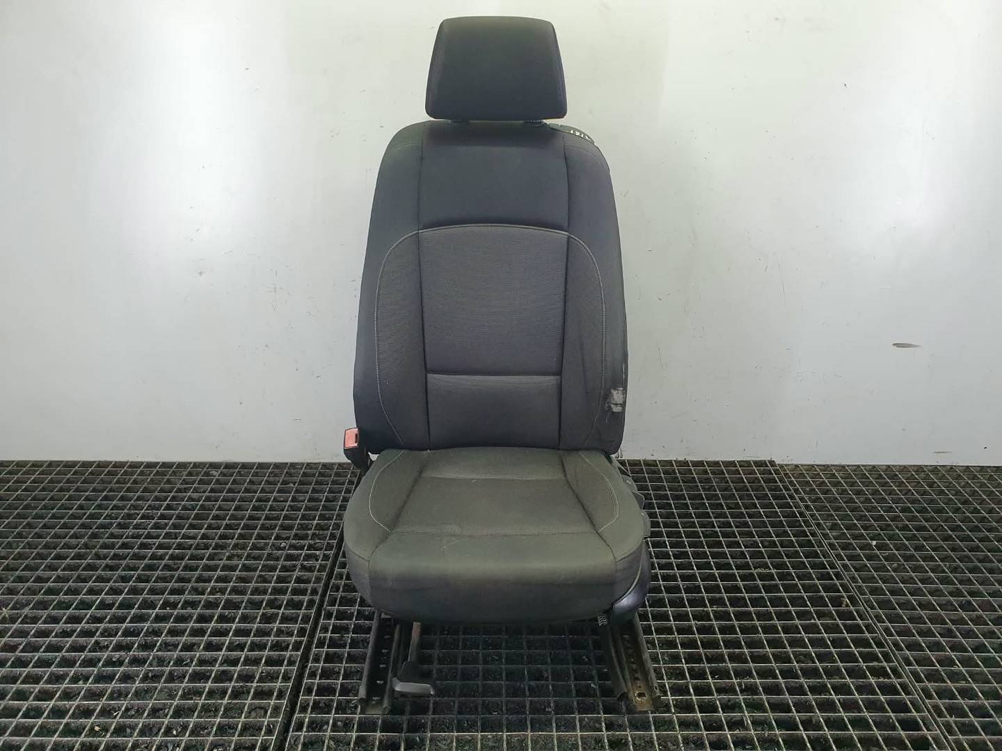 Scaun stanga fata BMW Seria 1 E81/E82/E87/E88 (facelift) (2007 - 2012)