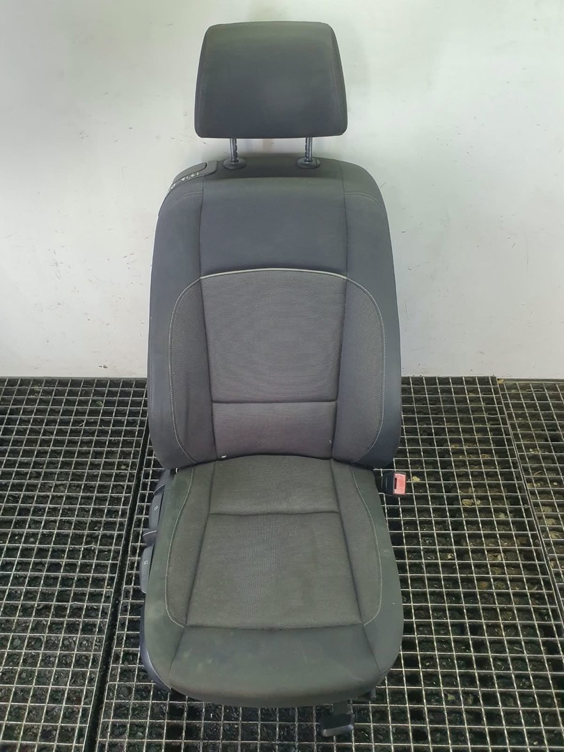 Scaun dreapta fata BMW Seria 1 E81/E82/E87/E88 (facelift) (2007 - 2012)