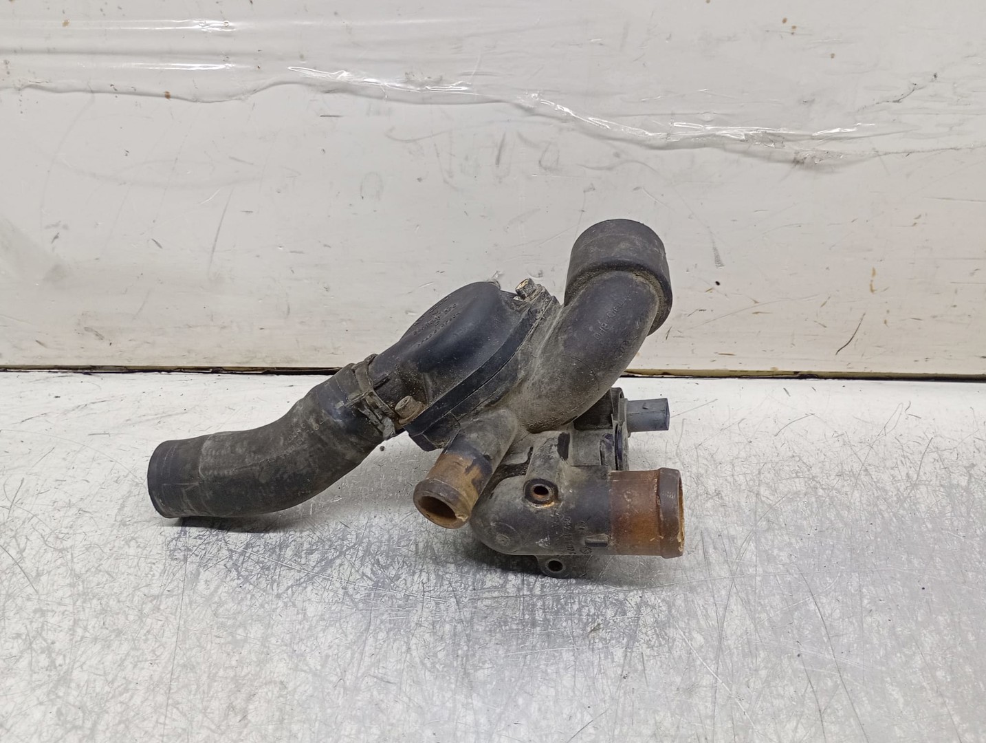 Carcasa termostat 022121121D Volkswagen Touareg 1 (7L) (2002 - 2007)