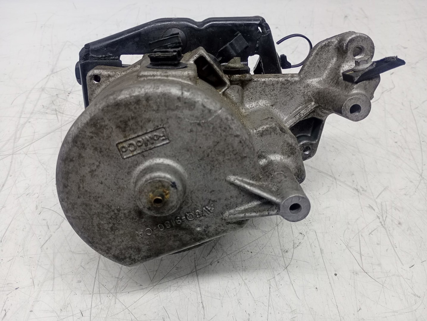 Suport filtru combustibil av6q-9180-ca Ford Focus 3 (2011 - 2015)