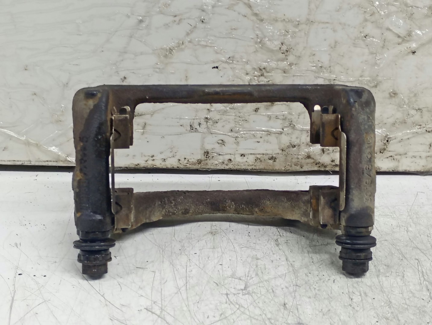 Suport etrier stanga fata BMW Seria 1 E81/E82/E87/E88 (facelift) (2007 - 2012)